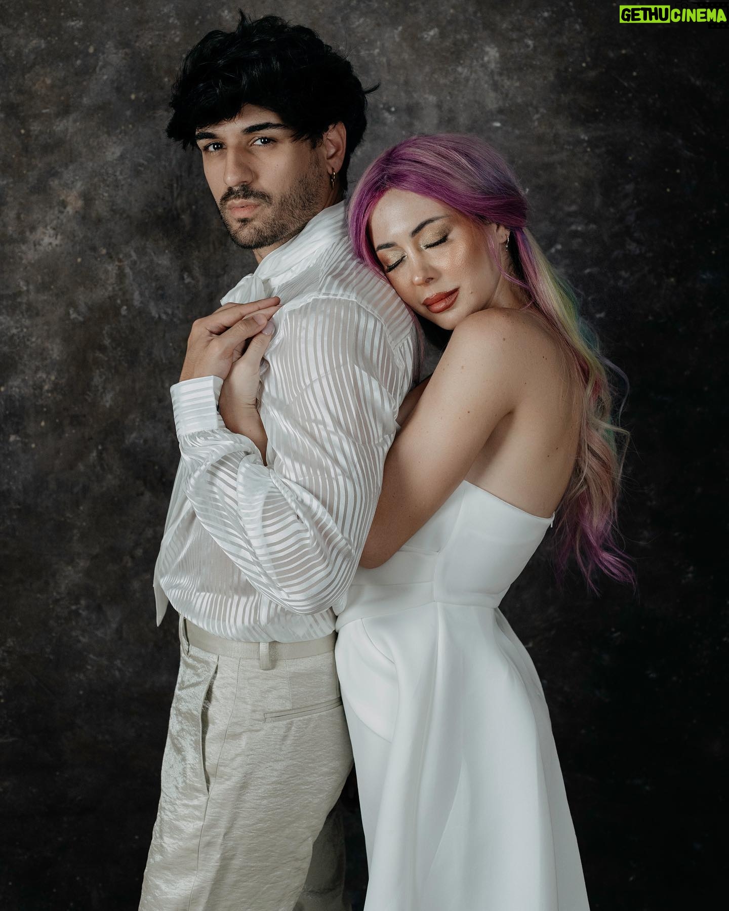 Mahi Masegosa - 15.2K Likes - Si algún día nos casamos, @numenstudiogrx @numenweddings está clarísimo que serán los encargados del reportaje de boda 😂 la pregunta es, nos casamos ?! Con 33 años se me ha pasado ya el arroz?! 😂