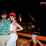 Mahi Masegosa Instagram - Rafa lleva unos días muy sensiblón! Así como triste; y cabizbajo! Supongo que tiene un pico hormonal o algo, porque no tiene motivos para estar mal! Estoy intentando darle todo el amor que puedo y consentirlo todo el rato! Los perrillos me ayudan. Igual también quiero aprovechar para subir estas fotos que tengo en la recámara, para decirle de paso que lo quiero un montón, que si él está triste yo me voy a preocupar, y que si él está feliz, me voy a poner feliz yo también de verlo a él 💖 He tenido mucha suerte de conocerte! Me tratas con tanto cariño, siempre me valoras y crees que soy la mejor aunque sea una papanatas 🤪 Me pelas los higos, me compras bitter kas y siempre me tienes las sabanas limpitas! Estoy segura que esto es amorcito del bueno 💖 Te quiero, @rafamoyaoficial 💫