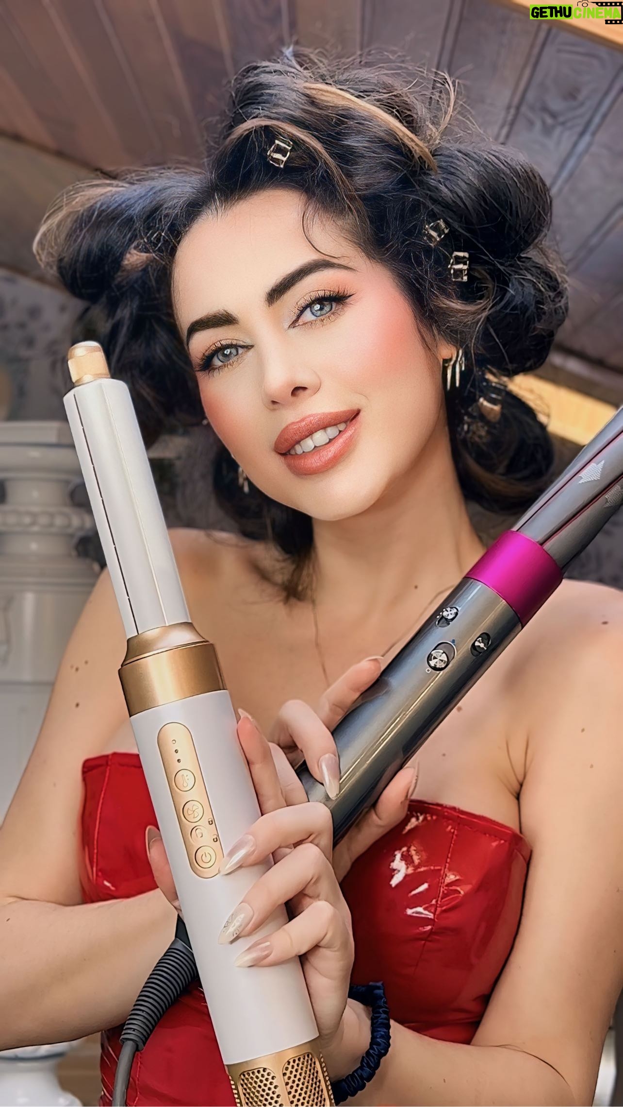 Mahi Masegosa - 4.7K Likes - SHEIN HA SACADO UN CLON DE DYSON AIRWRAP!😱
Esta versión está mejorada! Puedes graduarle la temperatura, la velocidad, tiene un montón de accesorios (incluido difusor) y también está en color negro!
Te gastarías 80€ en este clon o prefieres gastarte 500€ en la Dyson original?! Qué opinas?
ESTE VÍDEO NO ES PUBLI! Pienso que es un contenido interesante y muchos lo agradecen! Soy totalmente sincera en mis opiniones 🙏🏻
Pero aprovecho para dejar mi código descuento de SHEIN 😂 vosotros os ahorráis unos euros y a mí me ayudáis mucho usándolo! El código es H24MAHI
Info del secador de shein:
SKU: sb2312138310668616
Id: 27867174