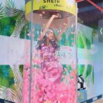 Mahi Masegosa Instagram - Shein siempre en mi corazón latino 💖 Mi código descuento para web : SMPMAHI @shein_official abre sus puertas con una tienda Pop Up en Madrid! Ya podéis ir a disfrutarlo tanto como yo lo he disfrutado! Estará abierta hasta el 5 de mayo, de 11:00 a 21:00 en Calle Serrano, 61 💃🏻 Un montón de ropa, tallar para curvis, ropa para hombre; para niños; maquillaje de sheglam, accesorios y lo mejor: juegos y DESCUENTOS 🤘🏼🤘🏼 @sheinspain #SheintoShine #SHEINxMadrid #meetSHEIN #SHEIN #SHEINSPAIN #SHEINPOPUP #advertising #advertisement #publi #Brandambassador