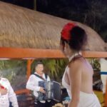Mahi Masegosa Instagram – Una noche inolvidable de una semana inolvidable !
Yo creo que en otra vida fui mariachi 😂 
No tengo palabras para ti @rafamoyaoficial para agradecerte este pedazo de viaje a donde siempre he querido ir !
Ahora sólo quiero volver, volver y volver !!!