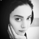 Mahshid Javadi Instagram - . آینه‌ی مهربان صورتم را بشکاف به درونم سفر کن منِ دیگری، بیار #mahshidjavadi ✍️ «یادداشت»