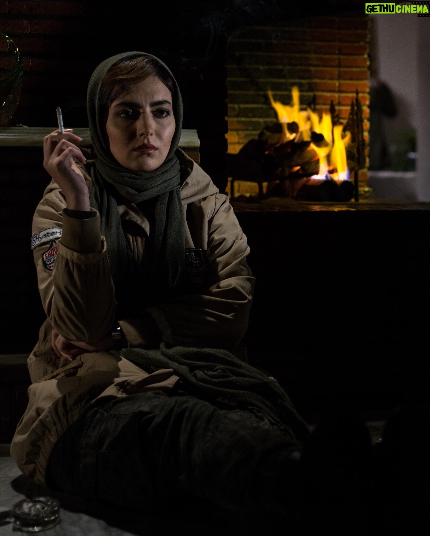 Mahshid Javadi Instagram - 52hertz movie 🎬 سینمایی “۵۲هرتز” به کارگردانی سجاد شهریاری و تهیه کنندگی ابراهیم اصغری از روز چهارشنبه ۲۵ بهمن در سینماهای منتخب هنر و تجربه اکران میشود . (بعد از چهار سال..🙂) 📷 @peyman_garzam #علیرضا_استادی #شقایق_فراهانی #امیر_غفارمنش #مهشید_جوادی #علیرضا_مهران #سام_حسامی