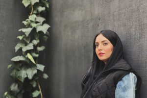 Mahshid Javadi Instagram - ابروی دوست گوشه محراب دولت است