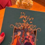 Mahshid Javadi Instagram - یلدا مبارک گفت حافظ: الا‌ای دولتی طالع که قدر وقت می‌دانی گوارا بادت این عشرت که داری روزگاری خوش گفت آسان گیر بر خودکارها کز روی طبع سخت می‌گیرد جهان بر مردمان سخت‌کوش ۱۴۰۲/۹/۳۰ 🍁/❄️