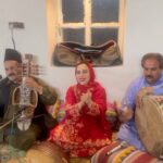 Mahshid Khosravi Instagram - نیمه شعبان ما در کنار مردم مهربان و مهمان نواز و خونگرم به ویژه خانواده عزیز ریگی در شهر زابل گذشت خداروشکر 😍 ممنونم از دعوتشون ، کلی در کنارشون به ما خوش گذشت ❤️ انشالله سفرهای بعدی و کارهای بزرگتر ✌️
