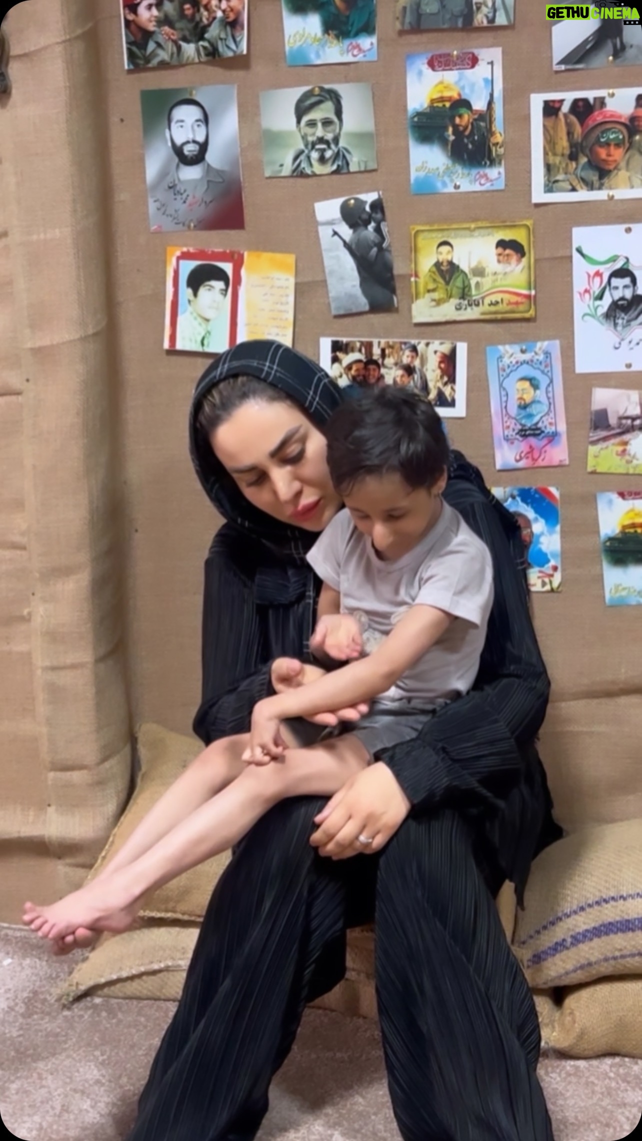 Mahshid Khosravi Instagram - این پست استوری میشه لطفا سهم خودتونو برای حل مشکلات رها جانم تو باکس استوری بنویسید بدن رها نیاز به کاردرمانی داره چون بدن بچه همین جوری بمونه خشک میشه بهترین کمک معرفی خیریه و موردها به دوست و اقوام و فامیل های خودتونه ممنون میشم برای بقیه بفرستید خدا خیرتون بده