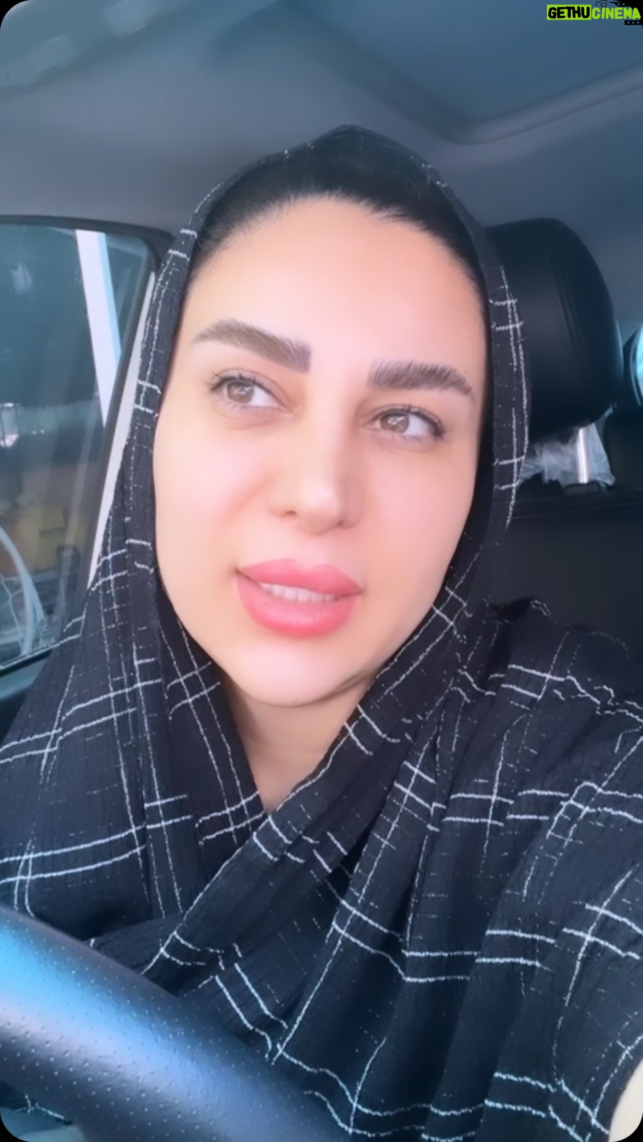 Mahshid Khosravi Instagram - اگه تو هم خواهرانه حرفی داری با دخترا بگو 👇 بفرس برای دخترا ❤️ روزتون مبارک دخترهای قشنگ 😍
