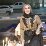 Mahshid Khosravi Instagram - کارآفرینی و اشتغالزایی،کمک هزینه تحصیل، کمک هزینه درمان،کمک هزینه جهیزیه،کمک هزینه مسکن،آزادی زندانی،کمک به ایتام، پخش سبدکالا، پخت و پخش غذا، نذورات و خیرات ، پخش نان صلواتی، انجام قربانی ها و سفرهای زیارتی همه و همه چندین ساله که تو خیریه فرشته های بهشتی به لطف شما عزیزای دلم انجام شده و ادامه داره ... چندین مرتبه است که به پیشنهاد آزاده یارمحمدی عزیزم عروسی گرفتن برای زوج هایی که توان گرفتن عروسی رو ندارن و همیشه ذوقشو دارن به کارهای خیریه اضافه کردیم خداروشکر 🫀 آزاده جانم ممنونم که دلسوزانه و عاشقانه پیگیر این اتفاق قشنگ هستی 🧡 ممنونم از امیرآرتا عزیز که همیشه تو مراسم ها سنگ تموم میزاره و یخچال و گاز و فرش یازده زوج و تامین کرد ممنونم از شیما وفایی عزیزم بابت خدمات زیبایی و آرایشی عروس خانم ها ممنونم از نوید عبدزاده آرایشگر تیم ملی ایران بابت خدمات آرایشی آقا دامادها ممنونم از فهیمه اسدی عزیزم بابت خدمات گل آرایی دست بوس تک تکتونم 🧡 همسرم عاشقتم مرسی که تو تمام اتفاق های خوب و بد زندگیم کنارمی