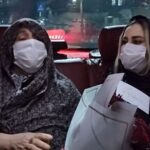 Mahshid Khosravi Instagram - 👇 حق مردم ما این نیست تا اینجا هم مردم به لطف خیرین رنگ گوشت و مرغ و میبینن فیلم به جا مانده از روز مادر 🧡 جهت حمایت از تمام موردها لطفا به سایت مراجعه کنید لینک سایت بالای پیج ☝️ آدرس و لوکیشن دفتر جهت ارسال کمک های غیرنقدی داخل سایت موجوده مشکلات شما عزیزان به هیچ عنوان از طریق فضای مجازی قابل پیگیری نیست هر عزیزی باید حتما با مدارک حضوری به بهزیستی، کمیته امداد و خیریه های شهر خودش مراجعه کنه #لیموزین_آرزوها