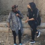 Mahshid Khosravi Instagram - با نام جدید زهرا تهرانی هستم در خدمتتون 😃 تو این روستا سی و هشت خانواده هست که فردا قراره به لطف شما عزیزان براشون سبد کالا تهیه بشه تو روستاها متاسفانه کار نیست و برای دخترا سخته تا شهر برن برای کار چون اولا خانواده ها بد میدونن دوما اینکه براشون سخته تا شهر کلی کرایه ماشین بدن اکثرا هم وسایل خونه نیاز دارن و وسایلشون خرابه فردا باید چند قلم وسیله هم بخریم #روستا_مهاجران #استان_مرکزی