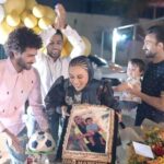 Mahshid Khosravi Instagram - تولد من بیست و چهار مرداده ولی خوب امسال بخاطر محرم زودتر سوپرایز شدم 🥰 انقدر به من خوش گذشت که حد نداره مرسی از همه عشقایی که کلی زحمت کشیدن و قدم رو چشمام گذاشتن دوستتون دارم یه عالمه 🧡 اشکانم مرسی که همیشه خوشحال بودن من از هرچیزی برات مهم تره 🥰