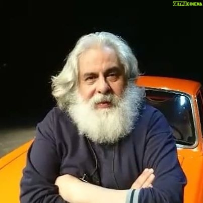 Mahtab Nasirpour - 0.9K Likes - اينكه مديركل جديد هنرهاى نمايشى نخستين پيامش را با شعرى يگانه از شاعرى بزرگ كه تمامى عمرش را با سانسور جنگيد آغاز مى كند ميتواند نويد خوبى براى جامعه ى تئاترى ايران باشد كه دور باد تيغ جزم انديشى از نمايش و نمايشنامه نويسى ايران...ما هم با شما و شاملوى بزرگ هم سخنيم آقاى آشنا كه؛ وطن كجاست كه آواز آشناى تو چنين دور مى نمايد؟ / خطابه ى آسان،در اميد / احمد شاملو... #محمد_رحمانیان
@teatrbazhaa