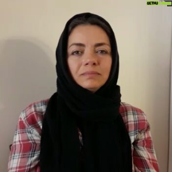 Mahtab Nasirpour - 10.2K Likes - من مهتاب نصیرپور هستم.امروز سی و یک فروردین هزار و سیصد و نود و نه است. در این روزهای تعطیلی و بیکاری و قرنطینه بیشتر از هر وقت دیگه به یاد زندانیان و بخصوص فعالین مدنی زندانی هستم. کسانی که به خاطر دفاع از حقوق ما، دفاع از حقوق صنفی شان و ابراز عقیده در زندان هستند. همچنین خبرنگاران ،اهالی رسانه و حامیان حفظ محیط زیست.
زندان، جایی که امکان قرنطینه در اونجا به سختی میسره و به همین دلیل سلامتی این افراد در خطره. من به عنوان یک شهروند تقاضای آزادی این زندانیان، بخصوص در این ایام را دارم. امیدوارم با این کار از تشویش و نگرانی عمومی کاسته بشه
#مهتاب_نصیرپور#محمد_رحمانیان#زندان#زندانی#خبرنگار#کرونا#کرونا_ویروس#قرنطینه#فعال_مدنی#محیط_زیست#حامیان_محیط_زیست#بازیگر#بازیگری#ایران#ایرانی#فیلم#سینما#تاتر#تئاتر#خانه_سینما#خانه_تاتر