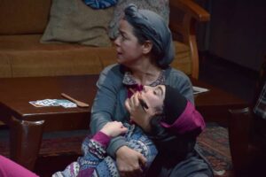 Mahtab Nasirpour Instagram - اثر پرتوهای گاما بر گلهای همیشه بهار
نویسنده: پل زیندل
مترجم: شهرام زرگر
دراماتورژ: محمد رحمانیان
کارگردان: مهتاب نصیرپور

عکاس: مرآت گلستانی

@mahtabnasirpour.publicpage
@mobinatabaee
@mobina__tabaee
@mahtab.nasirpour 
@mahtabnasirpour.school
@padideh_jamalha
@elmirasaremi
@samanmazloomii  @amin_mosallaie @ariana_majjd 
@niktamostofi0_0
 @mahmoud.zohrevand
@bazigari_amozesh
@hassan.alishiri
@alireza.fooladshekan
@malekpoorshahab
@aurora___makeup

#محمد_رحمانیان
#بازيگران_ايراني #بازیگران #بازيگري #بازيگر #هنرپيشه #هنرپیشگان #هنر #هنری #هنري #کلاس #سينما #پلاتو  #هنرجویان #هنرجو #دانشگاه_تهران #دانشگاه #خبر #اخبار #بازيگر 
#هنرمندان#بازيگري #بازيگران_ايراني  #هنرپیشگان

#فیلم#کلاس_بازیگری#آموزش_بازیگری#بازیگر