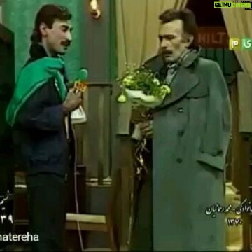 Mahtab Nasirpour - 7.1K Likes - سال هزار و سیصد و شصت و نه. "واریته ی آمریکایی" یا همان " آلبوم خانوادگی" .
اولین تجربه ی تصویری من. بازیگری بی تجربه و بی اعتماد به نفس و به شدت ترسو. و همبازی شدن با شما، آقای پرویز پورحسینی. پیش تر بازی شما در نمایش تلویزیونی "دکتر فاستوس" و "معمای ماهیار معمار" را دیده بودم و آنقدر از این فرصت پیش آمده گیج و هول و شگفت زده بودم که تقریبا هیچ خاطره ای از آن همکاری به یادم نمانده، جز خود شما. شما با همه ی مهربانی و آقا منشی و بزرگواریتان.
بعدها در هر فرصت دوباره من فقط تلاش می کردم تا از شما عقب نمانم.
ممنونم آقای پورحسینی. همبازی شدن با شما و دیگرانی چون شما باعث شد الگویی داشته باشم و استوار قدم بردارم. الگویی عزیز و گرانقدر و همیشگی.
آقای پورحسینی عزیز قطعه ای از "واریته ی آمریکایی" را مرور میکنم و برخود می بالم. تصویر شما و آقای احمد آقالو را تماشا میکنم و باور دارم که چقدر من خوشبخت بودم.
و فقط ... کاش این را زودتر به شما گفته بودم.
@poorang_p
@mahtabnasirpour.publicpage
@mahtab.nasirpour
@mahtabnasirpour.school
@bazigari_amozesh
#پرویز_پورحسینی
#احمد_آقالو
#همکار
#بازیگر
#کرونا
#کرونا_ویروس
#بازیگری
#سینما
#تاتر
#تئاتر
#نمایش
#محمد_رحمانیان
#بازيگران_ايراني #بازیگران #بازيگري #بازيگر #هنرپيشه #هنرپیشگان #هنر #هنری #هنري #کلاس #سينما #پلاتو #سینمایی_ایرانی #اخبار #بازيگر