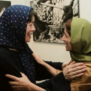Mahtab Nasirpour Instagram - ..
مهر ماه هزار و سیصد و نود و دو . در آخرین روزهای اجرای نمایش " ترانه های قدیمی" ، در تماشاخانه ای در اقدسیه، با یک لبخند و یک تابلوی دست ساز به دیدار ما آمدی. گفتی تابلو کار بچه های هم بندت بوده، هدیه ای از طرف تو و دوستانت برای ما. و حالا همه ی سهم ما از تو، همان تابلوست و همان لبخند دلنشین و همان چشمهای مهربان و همان آغوش خواهرانه که بسیار دلتنگش هستیم... و کلمه ی مقدس آزادی. حالا این روزها با هزار لبخند و هزار آغوش منتظرت هستیم تا برگردی. تا دوباره قلب زخمی مرا و ما را با برق نگاهت مداوا کنی. تا در دستهایت دوباره جان بگیریم، جوانه بزنیم، شکوفه کنیم، گل دهیم. راستش را بخواهی نسرین جان... این روزها تنها به این امید زنده ام... تولدت مبارک گل همیشه بهار!

Photo by @ehsanneghabat
@fardin_khalatbari
@mahmoudzohrevand
@parchingroup1376
@mehravehkhandan
@mahtabnasirpour.school
@mahtabnasirpour.publicpage
@bazigari_amozesh
#نسرین_ستوده
#زندانی
#زندان
#آزادی
#به_خاطر_سنگفرشی_که_مرا_به_تو_میرساند
#فریدن_خلعتبری
#محمد_رحمانیان
#مهتاب_نصیرپور
#نسرین_ستوده_را_آزاد_کنید 
#نسرین_ستوده_تنها_نیست
#احسان_نقابت