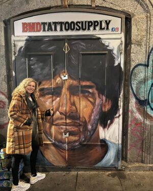 Mahulena Bočanová Instagram - Jsem totálně marná v technologiích,kamarádka zařídila letenky a dvoje super ubytování téměř zadarmo u lidí doma.Ani letenku mi do ruky nestrčili,vše měla v mobilu(pro mě děs a hrůza)🤣Letěly jsme bez kufru a VIP salonku a fast trecku a Marinky🤣Novum,ale super!🤣👍🏼Brzy dáme repete!Teď měsíc hladovka!🤣