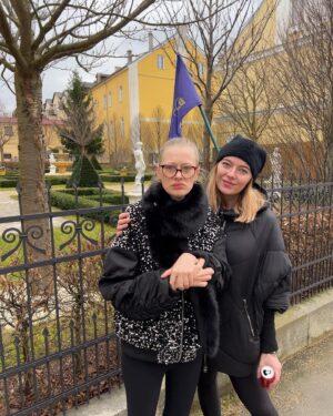 Mahulena Bočanová Instagram - Šťěstí u rodiny ve Frantovkách❤️ @iris_bocanova @vendybocanova @cau_adris @herzova_ ❤️