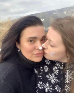 Actress Mahulena Bočanová HD Instagram Photos and Wallpapers April 2024