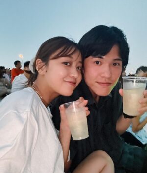Mai Hagiwara Instagram - 先週末花火大会に行った日❤︎

今まであまり花火大会に
行った事がなくて夏好きな私にとって
とってもワクワクしてたのですが本当に楽しかった🥰

事前にしっかり席を確保して
屋台のごはんとお酒を楽しみながら花火までの時間を過ごして、花火をみて
夏をすごく感じたな〜！(^｡^)

2人でたくさん笑って
花火に大興奮して、いい感じに酔っ払って幸せいっぱいの1日でした🤭
(夏のビールはなんでこんなに美味しいのでしょうか🥹)

暑い日が続きますが
皆様も最高の夏を過ごしてください〜！🙌