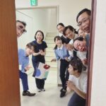 Mai Fukagawa Instagram - #特捜9 1枚目の写真は、大好きな1枚で、 井ノ原さんの誕生日をお祝いをしに 楽屋へサプライズ突撃したときのものです。 全員の主任愛が詰まってます🫶 私たち目線からの主任も撮りたかった…！😢 今年も本当に本当に、ありがとうございました。 またお会いできますように☺️