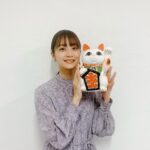 Mai Fukagawa Instagram - 「今はちょっと、ついてないだけ」の舞台挨拶や取材で、朝から名古屋と常滑にお邪魔してきました。 丸一日本当にありがとうございましたー✨☺︎ 　　 写真は、舞台挨拶でいただいた、常滑焼の招き猫。 映画のシェアハウスのシーンでも出てくるので ぜひ探してみてください🐈 招き猫はどちらの手を上げているかで意味が違って、 右手は金運、左手は人脈を招くんだそうです🤭 知らなかった！