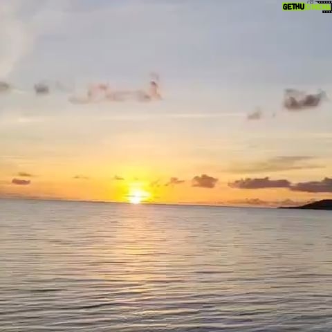 Mai Fukagawa Instagram - Free Mindの撮影の道中、 撮っていた動画もいくつか📷 1つ目は、竹富島の「なごみの塔」という展望塔の上からの景色です。なんて素敵な絶景…✨😳 (現在、塔の階段は登れなくなっていますが、今回撮影のために許可をいただいて登らせていただきました✨) 4つ目の夕日の動画はぜひ音ありで聞いてみてくださいね🎧🦜