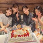 Mai Fukagawa Instagram - 彼女たちの犯罪、 1話いかがでしたでしょうか？ ラストで物語が急展開するので、これから見るよという方はぜひ、最後まで見逃さず見てほしいです…！🙏 これから彼女達が抱えている秘密や、事件にまつわる謎がどんどん明らかになっていきます。 TVerで見逃し配信も見れますので、ぜひ✨ 写真はあっちゃん、あんなちゃん、ほなみちゃんと。 大好きなみんなです☺︎
