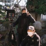 Mai Fukagawa Instagram - 映画「人生に詰んだ元アイドルは、赤の他人のおっさんと住む選択をした」 いよいよ本日11月3日から公開です！✨🎉 　　 取材などでよく、 「見る前までおじさんと元アイドルの子の恋愛映画なのかと思っていました！」というご感想をいただいて。 確かにタイトルやポスタービジュアルのポップさから、 前情報がないとそう思われてしまうのかも、、 事前にお伝えしておくと、2人の恋愛映画では一切ありません🙆‍♀️ でも大きな意味での愛情を描いたお話です。 仕事や将来が不安になったり、心が窮屈になったり、 なんかちょっと疲れちゃったなぁ。というときは ぜひササポンの処方箋を受け取りにきてほしいです🍵 心にササポン🫶
