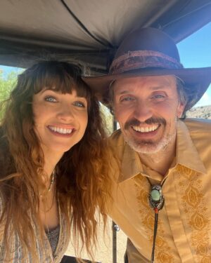 Maiara Walsh Instagram - It’s been a great and cozy feeling being part of the @goodtrouble family for two seasons. What a lovely group of actors and crew. Playing a brainwashed cult member torn between her complicated relationship with her cult leader and a new life with her estranged brother has been a complex deep dive into the human psyche. Watch on @hulu ✨

🇧🇷 Tem sido uma sensação ótima e aconchegante fazer parte da família @goodtrouble por duas temporadas. Que grupo incrível de atores e equipe. Interpretar uma membro de culto, dividida entre seu complicado relacionamento com seu líder de culto e uma nova vida com seu irmão distante, tem sido um mergulho profundo e complexo na psique humana. Assista hoje à noite no @hulu ✨
