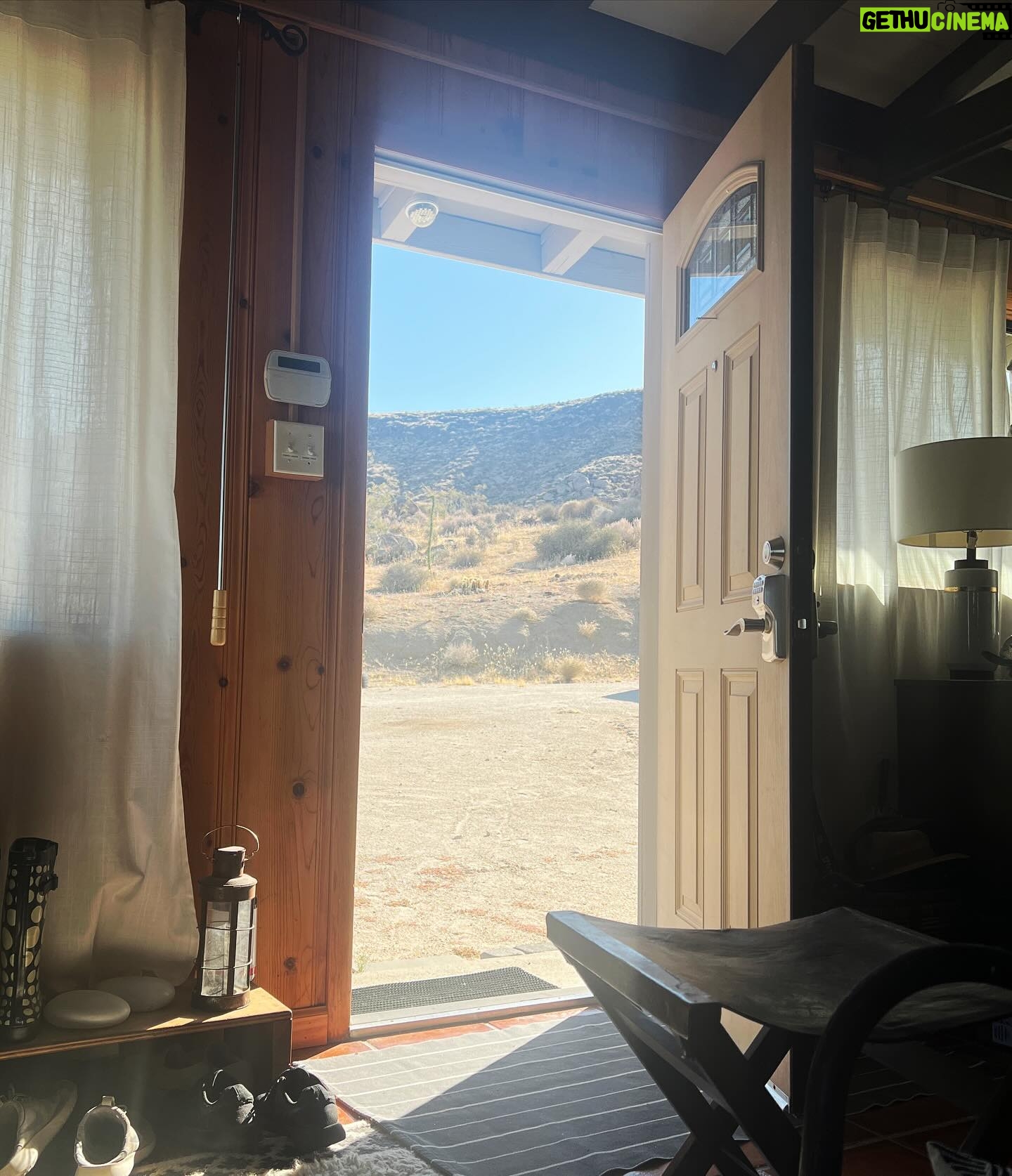 Maiara Walsh Instagram - Burn out to recharge. Took a few days in the desert (not enough) to rest after 7 months of 7 day work weeks since I’ve been back in LA. I slept almost 15 hours the first day and 11 the next. The first two days consisted of sleeping, eating nostalgic foods, doom scrolling, and watching shows. The third consisted of processing this whirlwind, the insane juxtaposition of life, the good/the bad and the ugly of humanity, breaking down, letting go, and finding gratitude. I landed yet again on the only things that make consistent sense to me. Family, friendship, music, art, and storytelling ❤️ 🪡🧶 @dipontoatelie 🇧🇷 Levei alguns dias no deserto (não o suficiente) para descansar depois de 7 meses de trabalho de segunda a segunda desde que voltei para Los Angeles. Dormi quase 15 horas no primeiro dia e 11 no seguinte. Os primeiros dois dias só dormi, comi comidas nostálgicas, e assisti séries. No último dia, refleti sob o sol no deserto, processando mil coisas, achando gratidão. No final das contas, as coisas que fazem mais sentido na vida pra mim são família, amizade, música, arte e contar histórias.