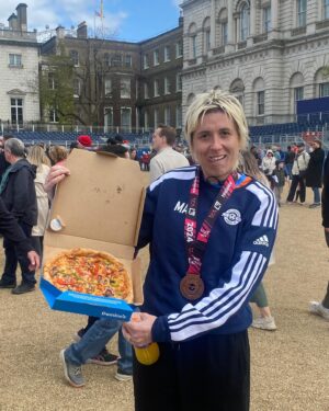 Maisie Adam Instagram - I BLOODY DID IT! 

3hr46 mins of absolute hell, worth every second for every penny raised for @franks_fund - you guys raised over £6,000!! Thank you thank you thank you 🧡🧡🧡

Big up all the people who came down to support, including my lovely family. But most importantly Big Up to the Domino’s delivery driver who was handing out free pizza at the finish line. You’re doing the Lords work 🫶

Gonna go soak these trotters xoxo