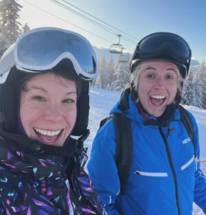 Maisie Adam Instagram - Pacey and Goosey go skiing.
@bigkickenergypod back next week.
So chuffed to find out that the first live London show sold out in three hours 🤯 we’ve added another and looking at adding more across the country.