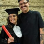 Maitê Padilha Instagram - me formei no bacharelado de artes cênicas na @calcasadasartes ❤️ foi um ano e meio de curso onde encontrei pessoas que sei que ficarão na minha vida mesmo depois dessa colação de grau e onde me apaixonei de novo pelo meu trabalho e por todo o processo. agradeço aos meus professores, ao Hermes, a Rita, ao meu amigo @joaomanoelinsta que me levou pra CAL e a todos os envolvidos. a CAL vai comigo agora, nos trabalhos e na vida. 🥳 📸 @helenamarkun