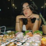 Maitê Padilha Instagram – momentos felizes no @camarotepraiabarra 🤍 obrigada por me receberem! 

no stories tem link pro review do restaurante lá no app vizinho. assiste e depois me conta se você gostaria de experimentar o festival de sushi deles :)