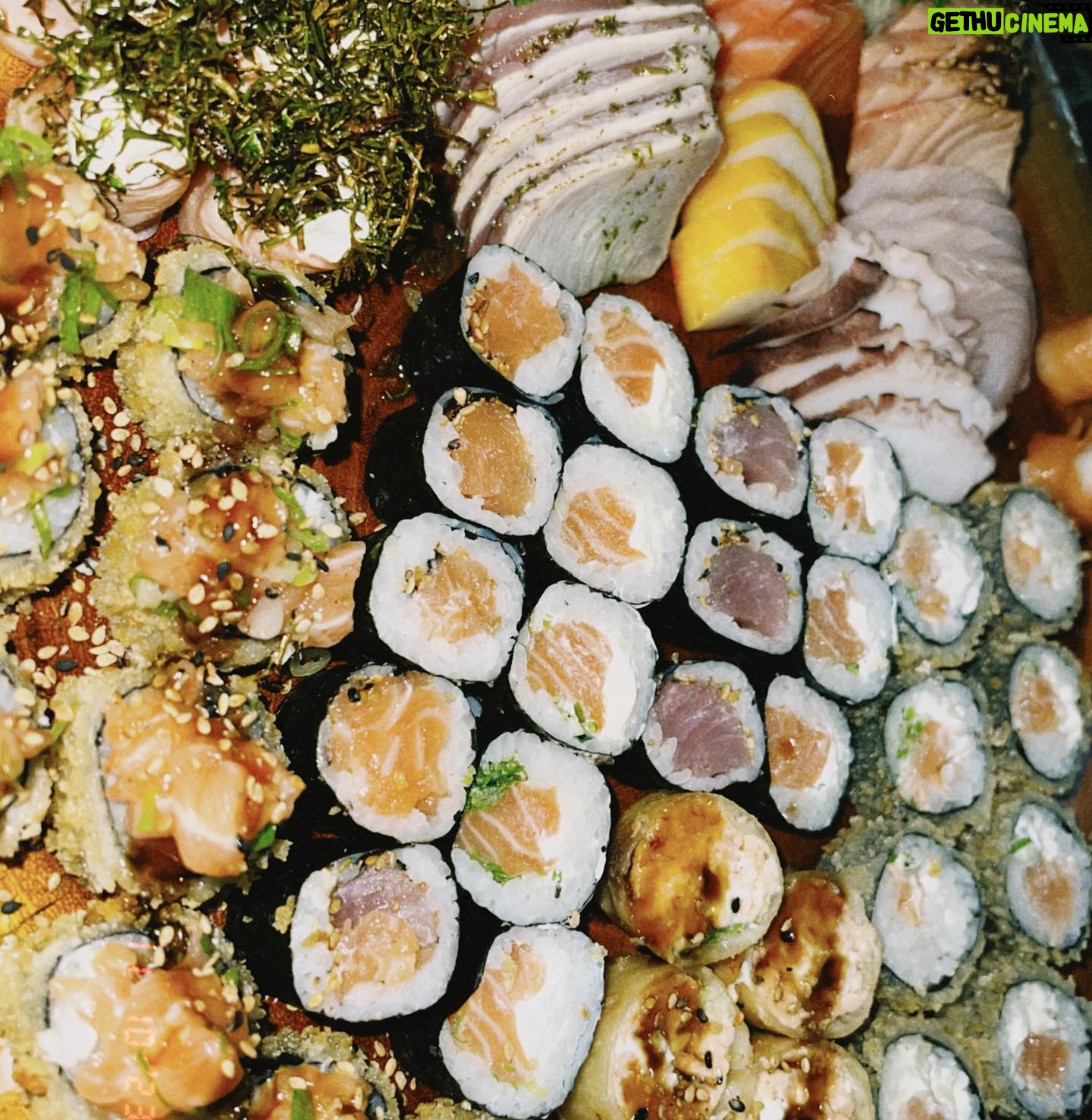 Maitê Padilha Instagram - momentos felizes no @camarotepraiabarra 🤍 obrigada por me receberem! no stories tem link pro review do restaurante lá no app vizinho. assiste e depois me conta se você gostaria de experimentar o festival de sushi deles :)