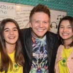 Maitê Padilha Instagram - As talentosas e amadas @barbaramaiia e @maite_padilha nos bastidores de @tudoporumpopstar2 e de Gaby Estrella, passando no seu feed pra lembrar que são parceiras da Panorâmica desde 2012✨Filmamos com elas 126 capítulos da novela "Gaby Estrella" e os longas "Gaby Estrella - O Filme" e "Tudo Por Um Pop Star 1". Com Bárbara filmamos "Cinderella Pop" e com Maitê "Um Ano Inesquecível - Inverno". Agora elas estão novamente juntas em "Tudo Por Um Pop Star 2". Essa foto é de uma cena flashback, então...aguardem as personagens delas nos dias de hoje 🧨💥👀 Em 2024 nos cinemas 🎥🎬🍿✨ @panoramica_filmes @stardistributionbr @thalitareboucas @marcoadecarvalho