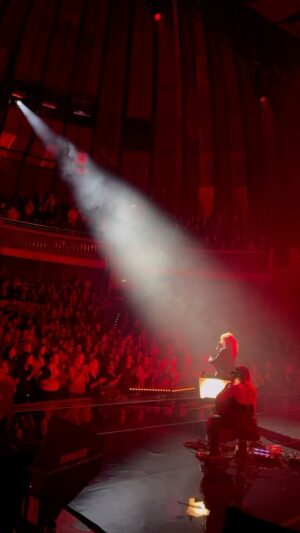 Maite Kelly Instagram - .
Danke, Düsseldorf!
Diesen Abend habe ich mehr als genossen.
Mit Euch.

Wir sehen uns wieder!
💛

#nurliebe
#tonhalle
#theaterkonzert