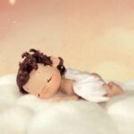 Maite Kelly Instagram - Püttchen ruht sich noch ein bisschen aus, ehe der Frühling kommt 🌼☁️ #püttchen #kinderbuch #engel #books #maitekelly #joelletourlonias #robertscheffner #herderverlag