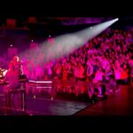 Maite Kelly Instagram - . Da sagen wir zum Leben: Ja! Nach den großartigen Akustik-Konzerten geht es direkt in die Vorbereitung unserer Arena-Tour ab Ende Januar 2025. Und da wird wieder gefeiert! Mit Liebe, allen Hits und noch mehr Herz. Wir sehn uns! #nurliebe #live Tickets auf myticket eventim an allen bekannten Vorverkaufsstellen.