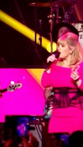 Maite Kelly Instagram - . Was für eine große und würdevolle Show für Roland. Er ist DER Kaiser - und #ichstehdazu, immer! Meinen Auftritt gibt es morgen auch auf #youtube. Danke an das exzellente Team der Giovanni Zarrella Show. Danke, Roland! #warumhastdunichtneigesagt #diegiovannizarrellashow