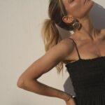 Maja Bohosiewicz Instagram – Poszłyśmy wczoraj z @corinnemakeup  i @magdalenasekrecka na spacer i udawałyśmy, że potrafimy robić bardzo pro sesję zdjęciowe dla @lecollet