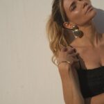 Maja Bohosiewicz Instagram – Poszłyśmy wczoraj z @corinnemakeup  i @magdalenasekrecka na spacer i udawałyśmy, że potrafimy robić bardzo pro sesję zdjęciowe dla @lecollet