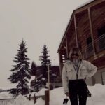 Maja Bohosiewicz Instagram – Najpiękniejszy i najbardziej rodzinny wyjazd narciarski – chociaż skrócił się o cały dzień przez wypożyczalnie samochodów i przymusowy pobyt w Mediolanie było 10/10. Mały hotelik prowadzony przez rodzinę, pyszne minestrone i arabiata, tiramisu i panna cotta, spokojne stoki i brak tłumów ( chociaż jest najbardziej busy czas w roku!). Pijemy gorącą czekoladę i odpoczywamy dzisiaj.  Cudnie