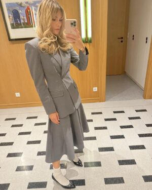 Maja Bohosiewicz Instagram - Ja od kiedy dzieci potrafią mnie zgooglować staram się być bardziej zachowawcza  w stylu 👵💁😮 @lecollet taka ostatnio stylòweczka na guwernantkę