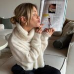 Maja Bohosiewicz Instagram – Co to znaczy dla Ciebie dom?
Dla mnie dom to miejsce gdzie jest mąż, dzieci, moje psy. Nie przyzwyczajam się do miejsc ale bardzo mocno do ludzi. Dzisiaj położyłam się w swoim domu w Warszawie i choć kocham go niezmiernie to bez tego pierwiastka ludzkiego, bez rozrzuconych kredek w salonie, piłki odbijanej od ściany – dom stał się mieszkaniem. Pięknym wnętrzem z którego ktoś wyciągał duszę. Wiecie o czym mówię? 

Outfit @lecollet @berriesandco