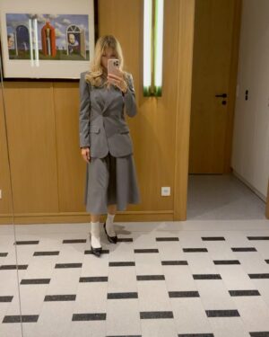 Maja Bohosiewicz Instagram - Ja od kiedy dzieci potrafią mnie zgooglować staram się być bardziej zachowawcza  w stylu 👵💁😮 @lecollet taka ostatnio stylòweczka na guwernantkę