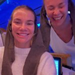 Maja Bohosiewicz Instagram - Kochana siostrzyczko, w dniu Twoich urodzin jak i w każdy inny dzień życzę Ci tylko najlepszych rzeczy bo jesteś dla mnie najlepszym człowiekiem, moją siłą, wsparciem, śmiechem, telefonem z zapłakanym nosem kiedy świat się wali, pierwszym powiernikiem i doradcą, długimi spacerami po Mokotowie idąc na masaż, najlepszą pomidorową którą robisz z gwoździa kiedy wpadamy zjeść, jesteś towarzyszką każdej głupoty którą wymyślimy i najwierniejszym i najweażliwszym rozmkiniaczem życiowych prawd, zawsze stajesz w mojej obronie i rzucasz się do tętnicy kiedy ktoś próbuje skrzywdzić bliskich, jesteś cudowną mamą, spontaniczną przyjaciółką i najlepszą siostrą. Potrafisz najgorszy dzień zmienić w wesołe miasteczko, potrafisz dostrzec w każdym człowieku talent i zrobić z niego „unikat”. Przebywanie z Tobą jest uzależniające bo sprawia że od razu czujesz się lepiej. Zarażaj innych tą energią, żartem, wygłupami, rozmowami, dbaj o innych i zadbaj o siebie, spełniaj marzenia, podróżuj, kochaj, tańcz, występuj, odpoczywaj, radościuj i smutkuj nigdy samej ! ❤️❤️❤️❤️KOCHAM CIĘ