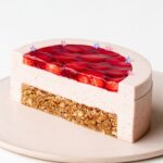 Maja Vase Instagram - Strawberry hazelnut 🍓🌰 My take on the popular Danish cake #christianshavnerkage. Recipe? ❤️